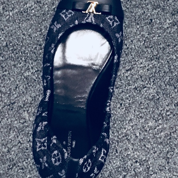 Louis Vuitton shoes! - Picture 7 of 8